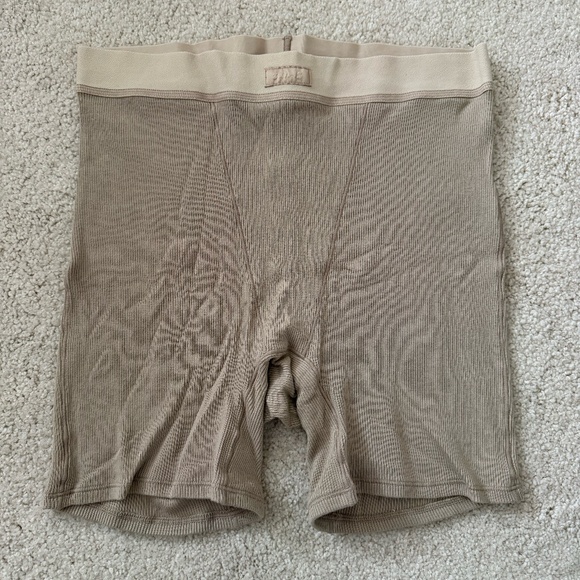 SKIMS Cottom Rib Boxer - Tan - Picture 2 of 3